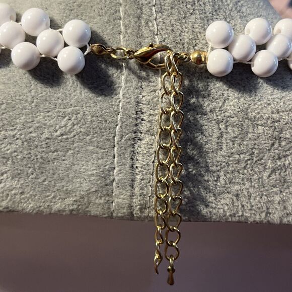 Vintage MCM White Acrylic Beaded Collar Bib Statement Necklace - Picture 4 of 4